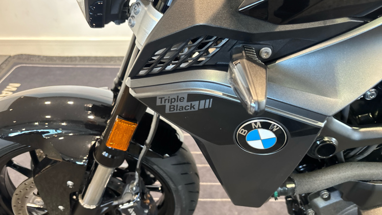 BMW F900 R